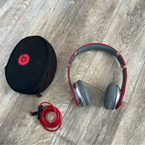 Beats by Dre Solo Wired Headphones - Red Special Edition - Picture 9 of 11